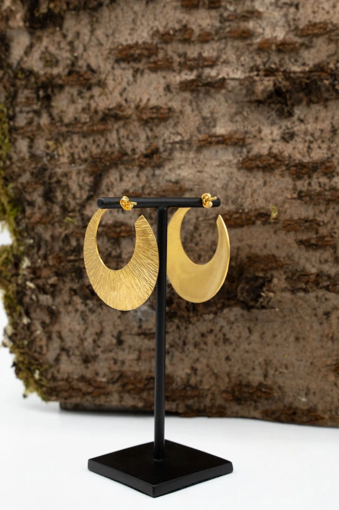 Boucles d'oreilles créoles structurées plaquées Or 18 carats